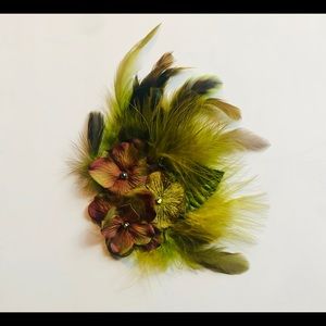 Vintage feather hair clip/fascinator